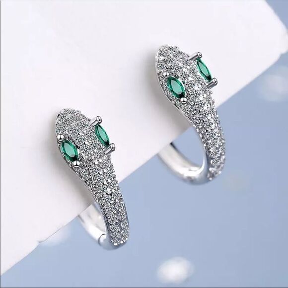 ✨New 925 Silver Emerald Green Diamond Snake Head Earrings - Picture 1 of 16